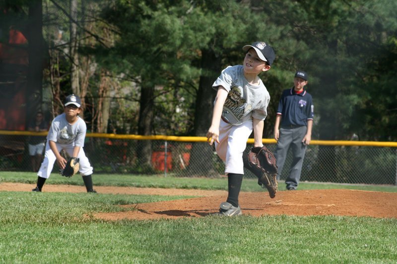 aidanpitching4-25[1].jpg